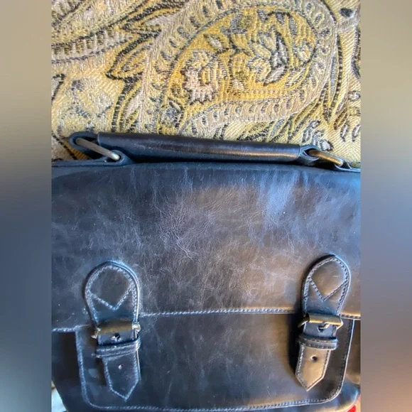 Black BDG Urban Outfitters Messenger Style Crossbody Bag 💼 with Gold Hardware - Picture 3 of 8